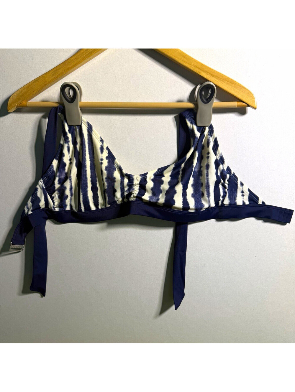 Athleta Underwired Striped Tie Sports Bra 32DD Blue/White Adjustable Medium